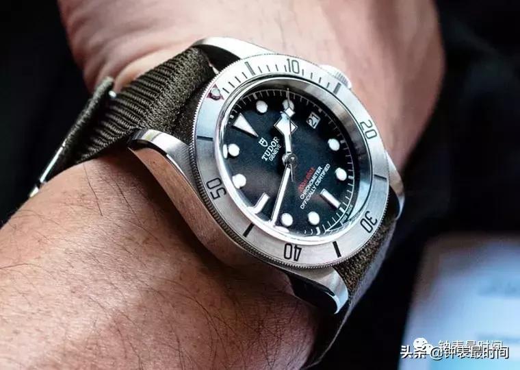 2万元以内背透机械表推荐,2万左右机械表推荐