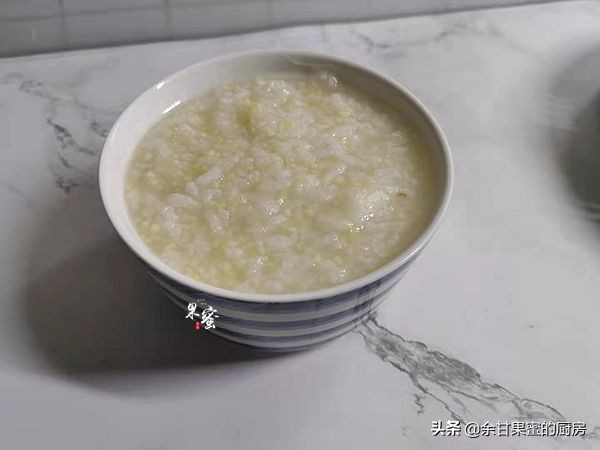 学生早餐，我把包子这样做，热乎乎的，味美营养，不用去店里排队