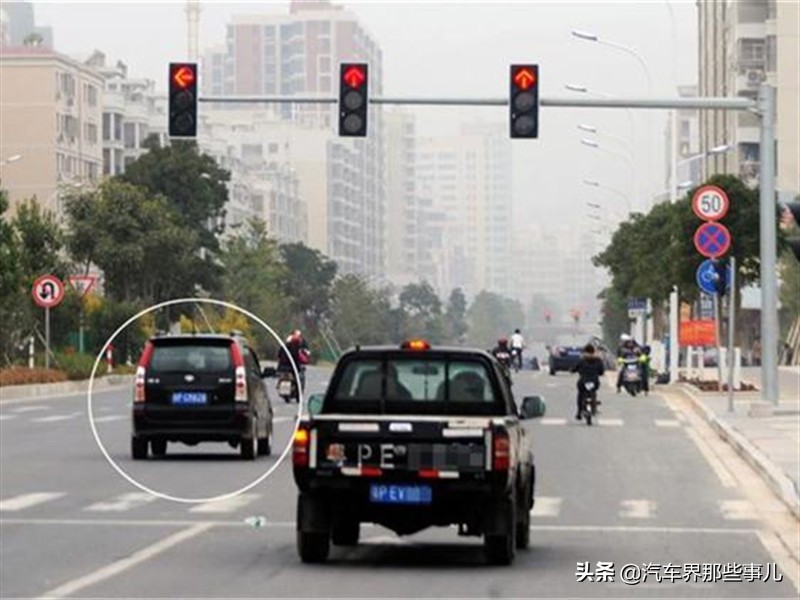 禁止右转的红灯右转了扣几分,右转不用等红灯为啥扣6分罚款200