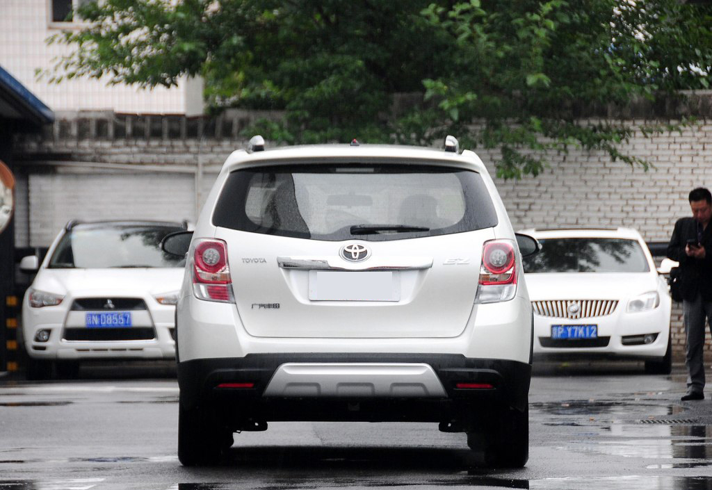 丰田哪一款车适合家用性价比最高,丰田奶爸车