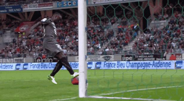 足球场上的爆笑瞬间,足球场上爆笑视频