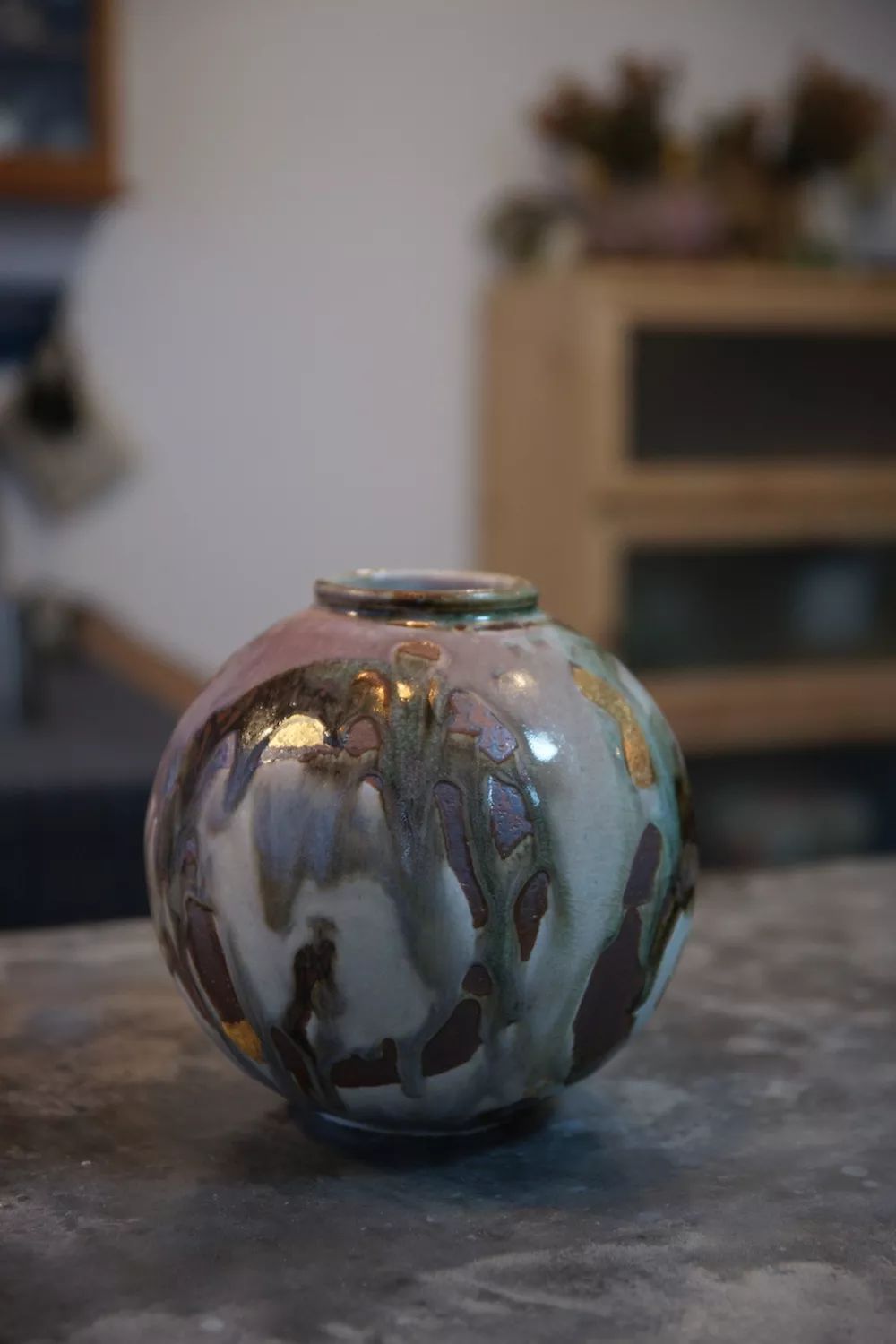 用水泥砌橱柜,用粘土做迷你橱柜