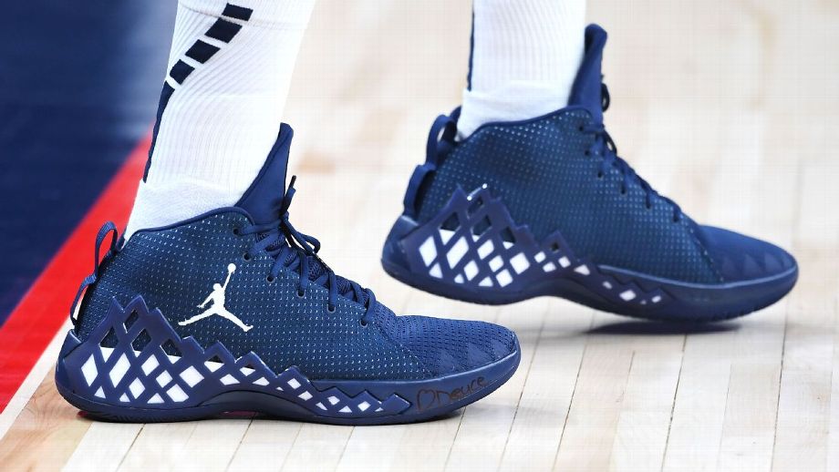 塔图姆上脚篮球鞋,鞋王塔克跑鞋上脚