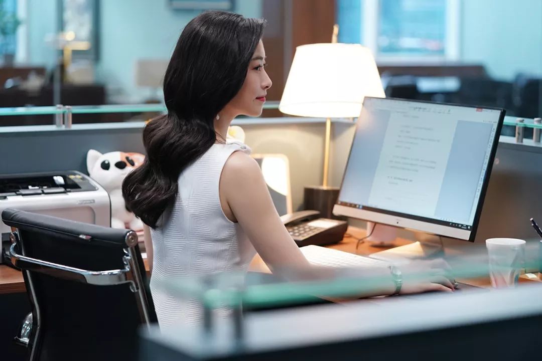 栗娜裙子搭配鞋子,精英律师栗娜50条裙子图片