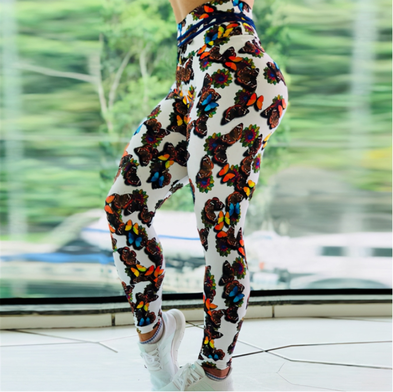 义乌老板研发“闪瞎眼”的打*裤底**，月销2万件，供不应求