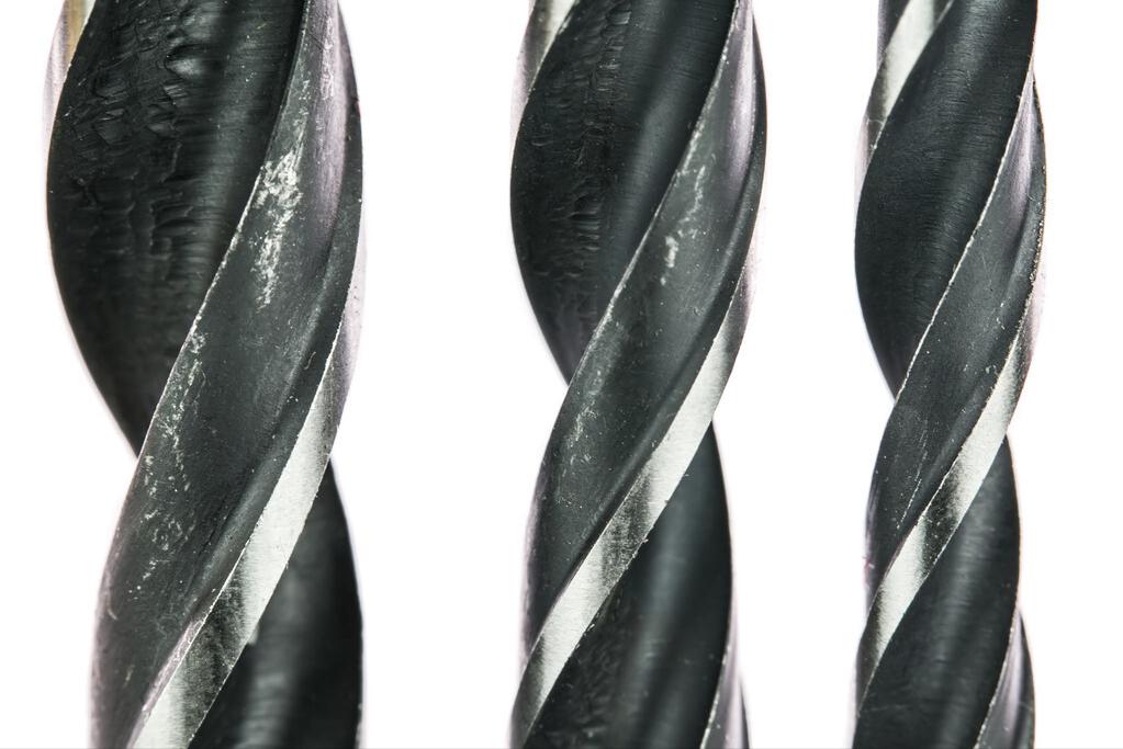 为什么钻头要区分黑色白色黄色,电钻黑色和银色钻头