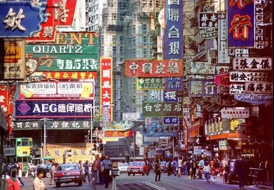 店铺招牌为什么反复折腾,店铺招牌有必要做得很亮吗