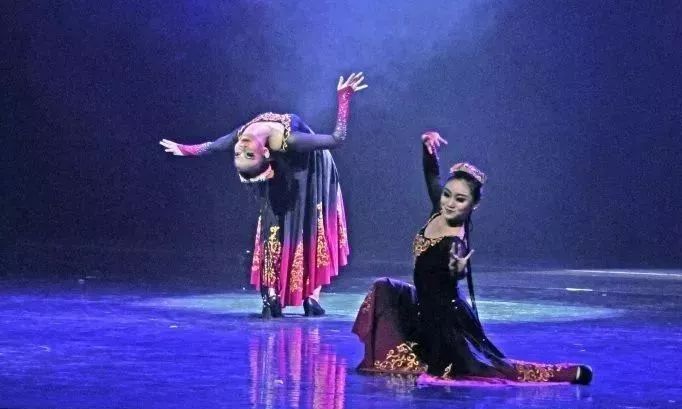 跳舞手脚不协调是什么原因造成的,腿不协调怎么跳好舞蹈