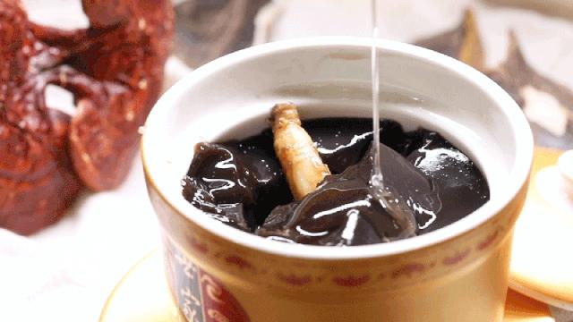把整颗人参怼进龟苓膏里！论养生，还是深圳人厉害