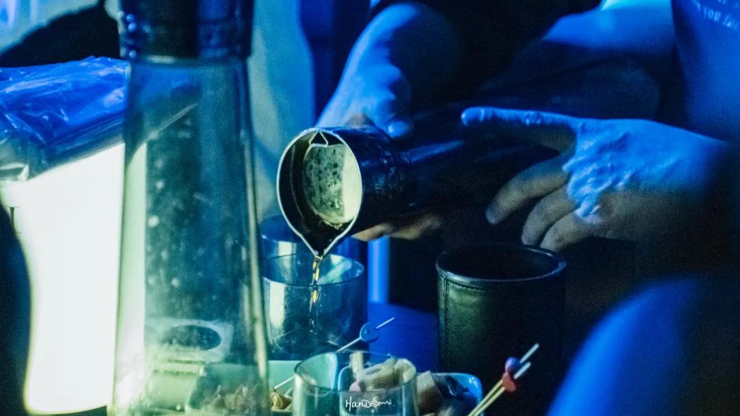 武汉嫂子和男将的秘密狂欢派对，在沿江大道153号