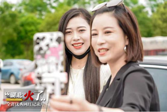 让湖北火起来，百名网红齐聚黄冈罗田直播助农