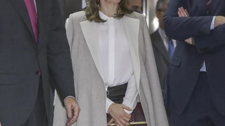 职场气质穿搭指南!轻松摆脱身上的幼稚感