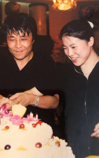 乒乓运动员王楠现在状况,世界冠军王楠患癌后丈夫不离不弃