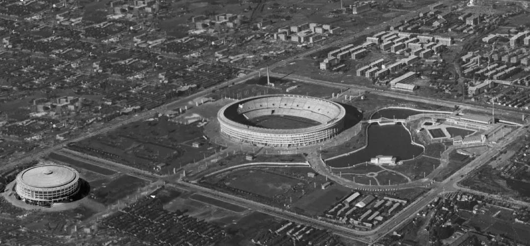 当我们谈论生活时我们在谈着什么,当我们谈论诗歌时我们在谈什么