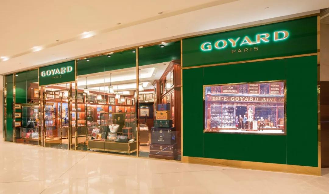 用“沉默”代言的rapper时尚爱物，“人间种草机”王菲超爱背的包