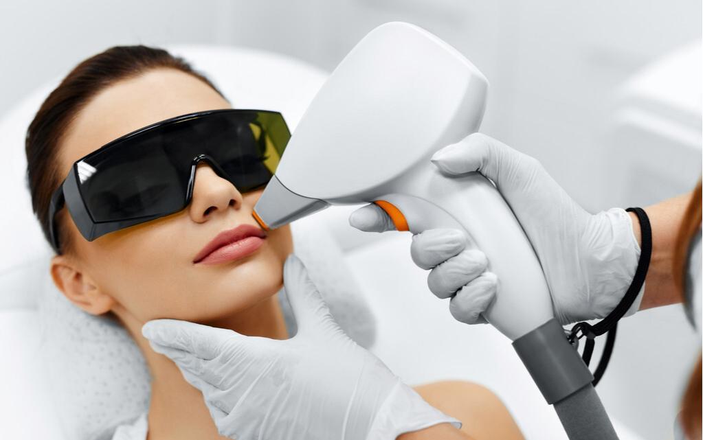 不同痘坑凹洞擦什么药膏,不同痘坑怎么修复