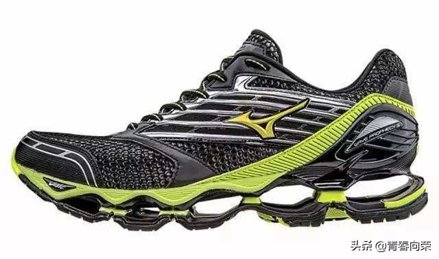 顶级缓震型跑步鞋推荐,耐克airmax2090气垫缓震跑步鞋