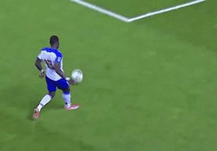 门将爆射乌龙球,门将手抛球乌龙视频