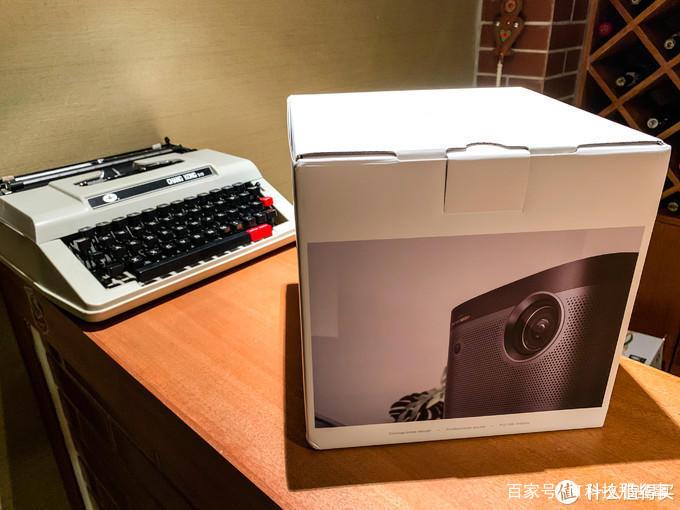 极米newz8x投射比,极米Z8X对比小米投影仪