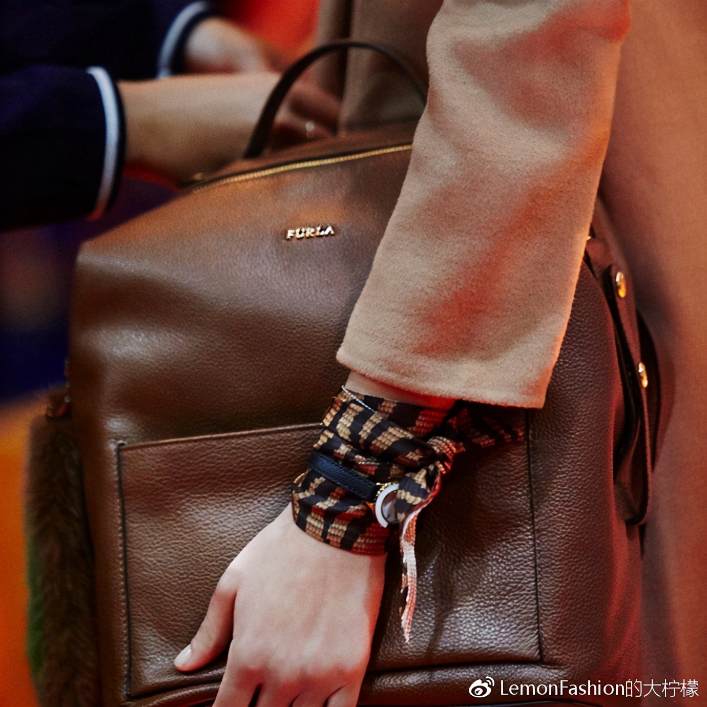 furla包包属于奢侈品吗,furla最新款包