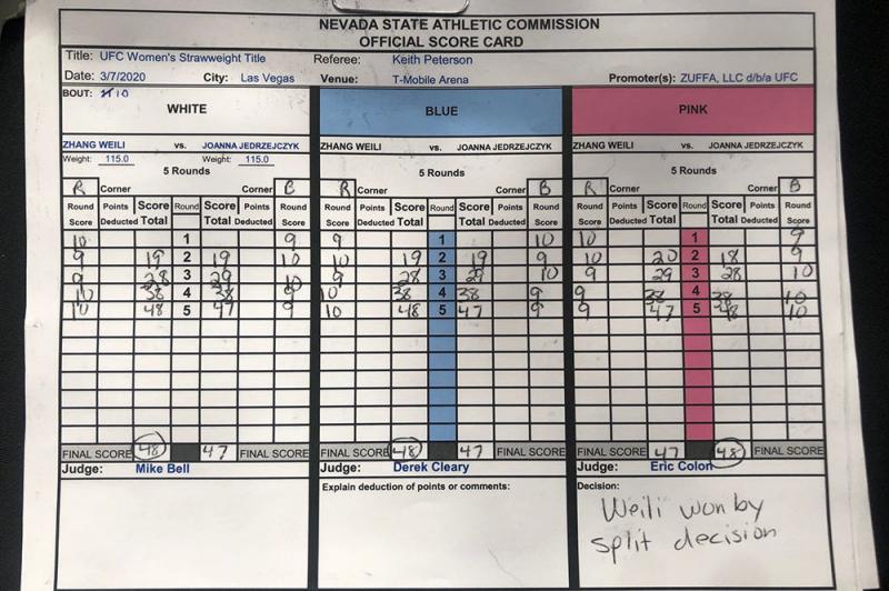 张伟丽把对方选手打得头破血流,张伟丽把对手打受伤不知所措