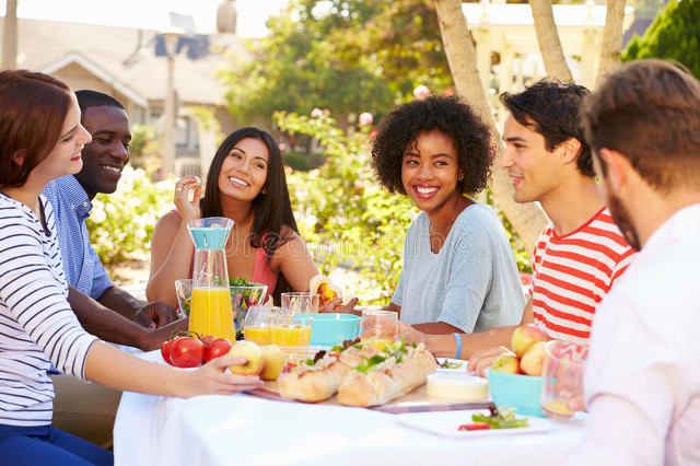 女子用“烤屁股”的理疗灯热烤鸭上演疯狂吃货有多爽