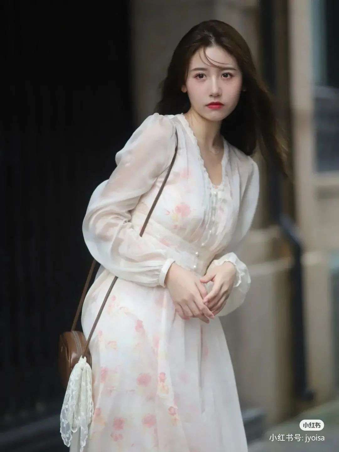 从小红书TOP100博主，看1亿女孩的欲望和迷思