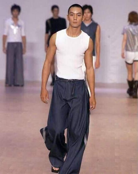 王源剪寸头感受,王源伯克利板寸