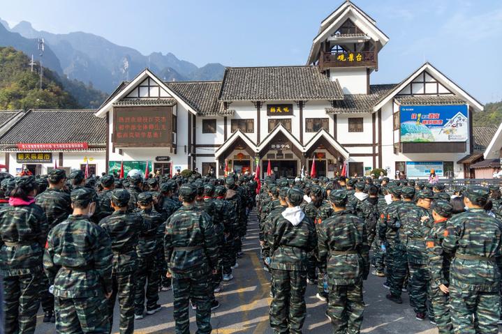 宜昌这个地方产美女，有一个大家都认识，现在还能让熊孩子涨知识