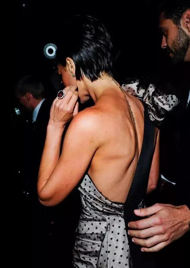 结婚19年换14枚鸽子蛋，总价值近8000万，这个女人被老公宠上天！