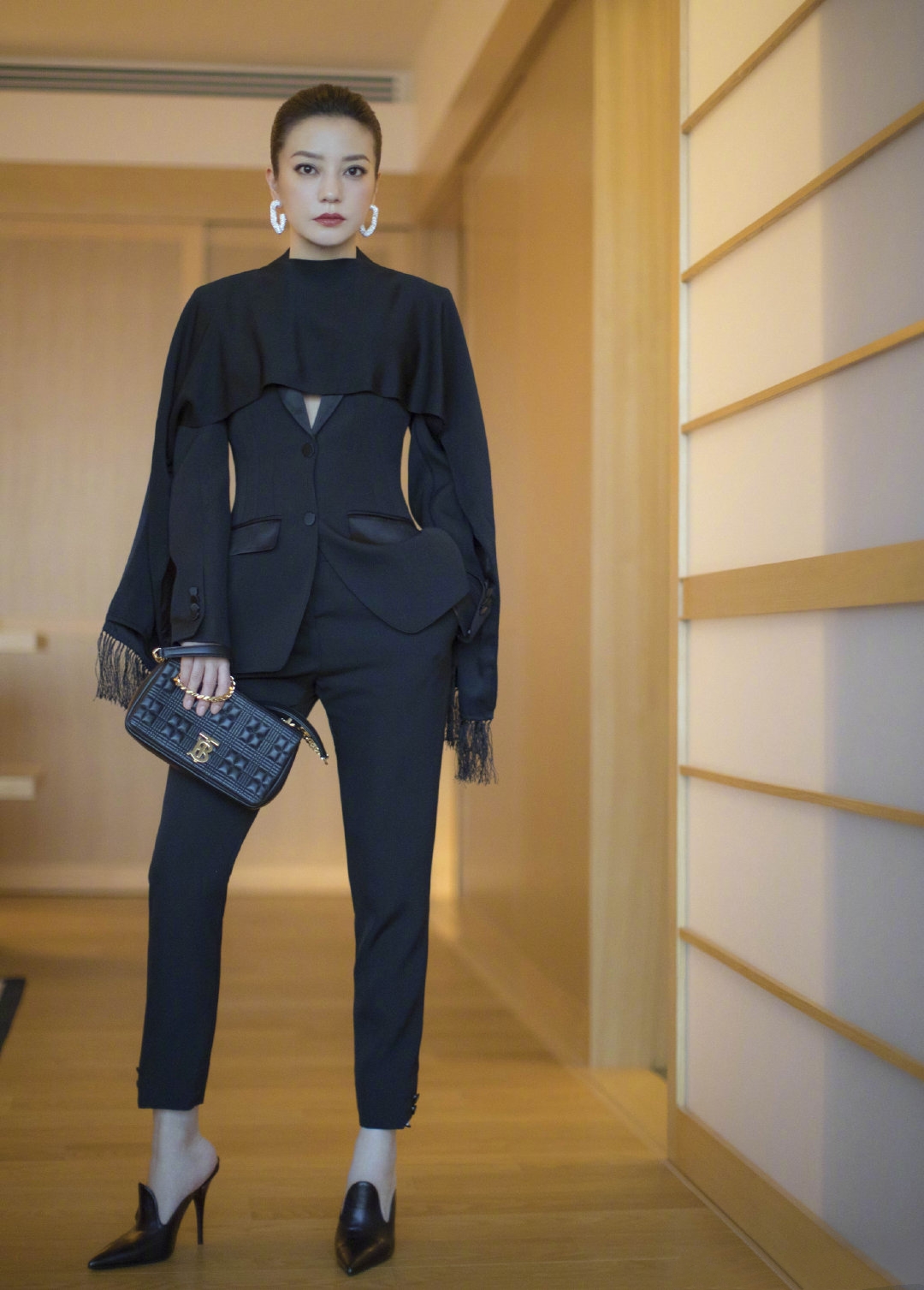 赵薇短发刘海,赵薇齐刘海短发