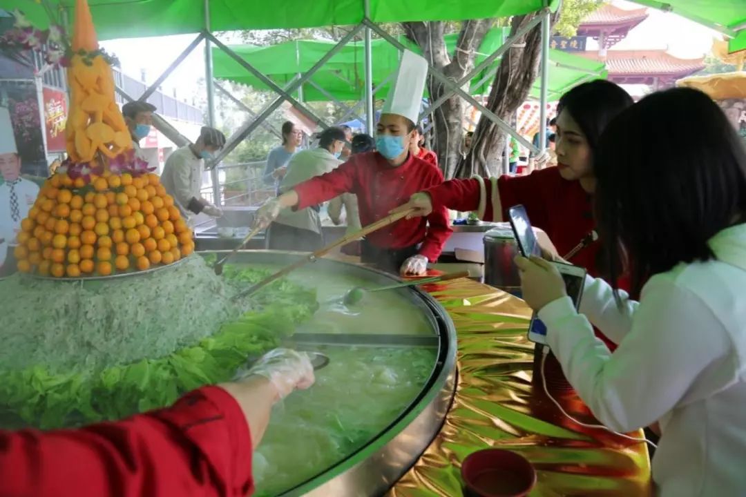 莲花山爬金山位置 (莲花山风景区爬金山)
