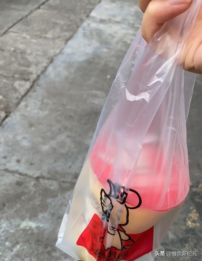 男子买蜜雪冰城钱不够,假冒蜜雪冰城的奶茶店