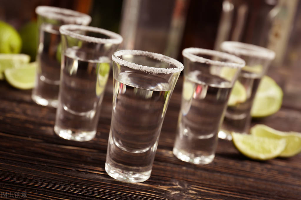 品尝老酒白酒的正确方法,白酒咋喝不醉妙招