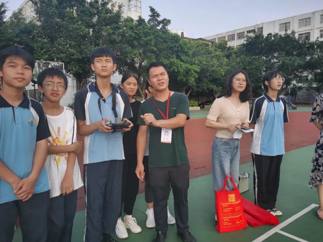 广西无人机培训中专班,广西科技商贸高级技工学校无人机