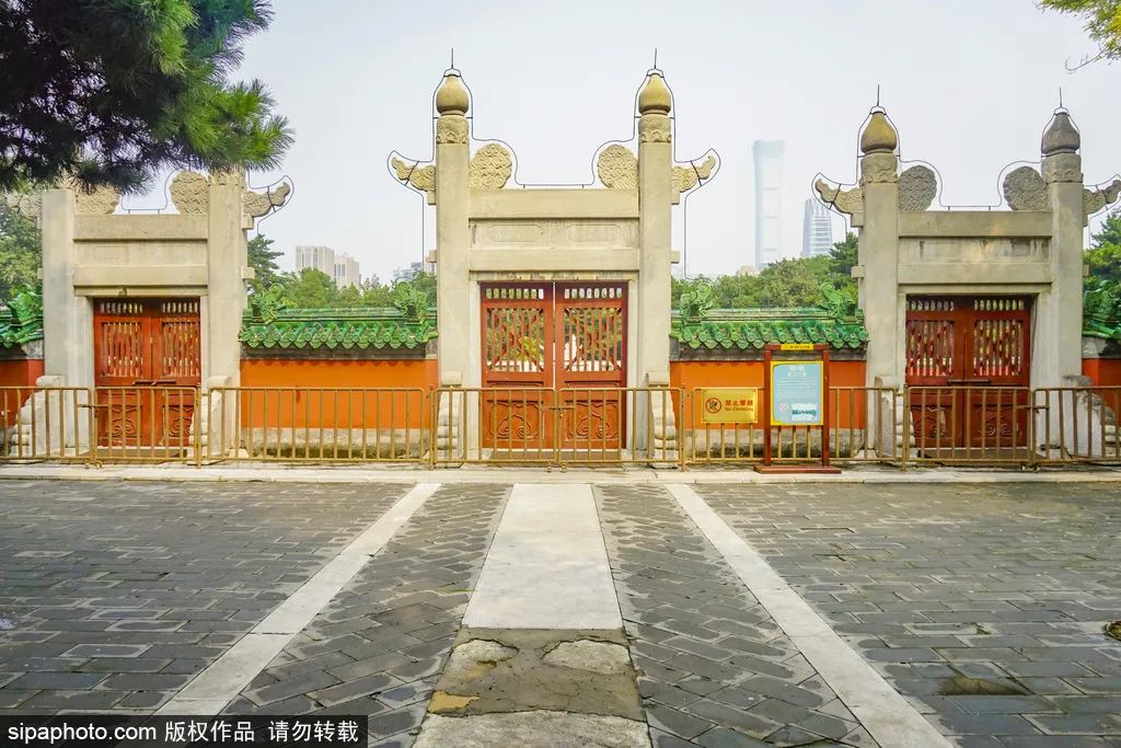 一个地铁站三条线,地铁边的吃喝玩乐