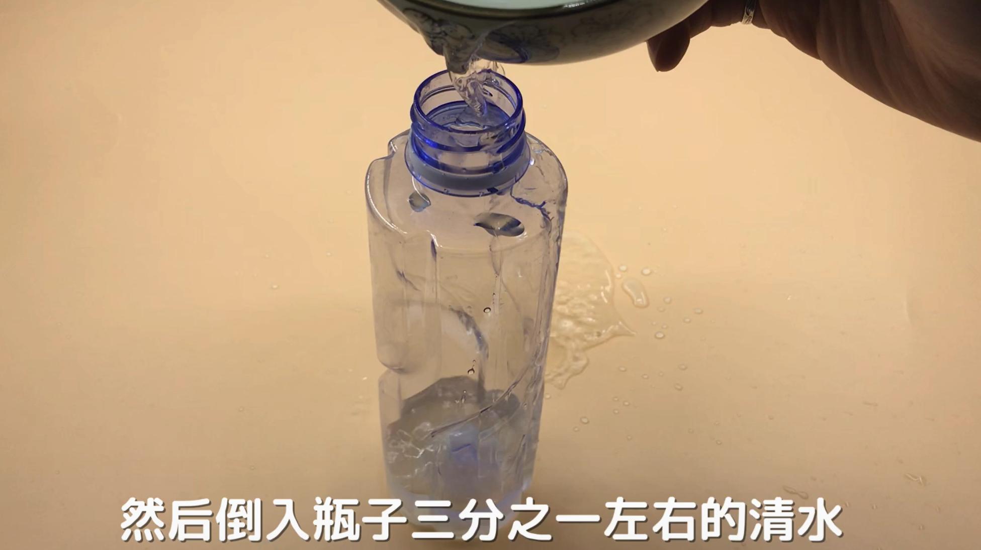 只要一杯清水就鉴别蜂蜜的真假,判断真假蜂蜜加水一晃便知