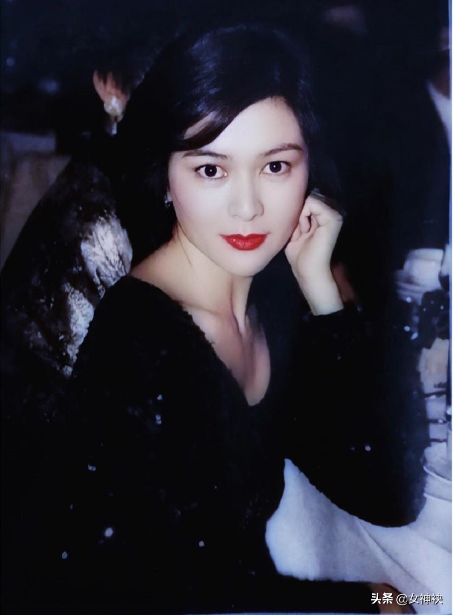 香港女明星关之琳美艳绝伦,香港女星颜值巅峰关之琳
