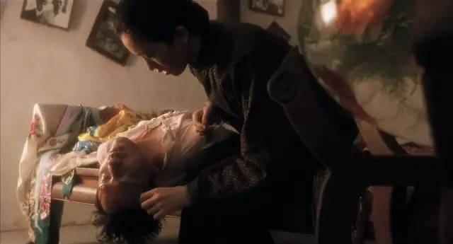 12年来无人超越，这姐妹花，撕得越狠爱越深