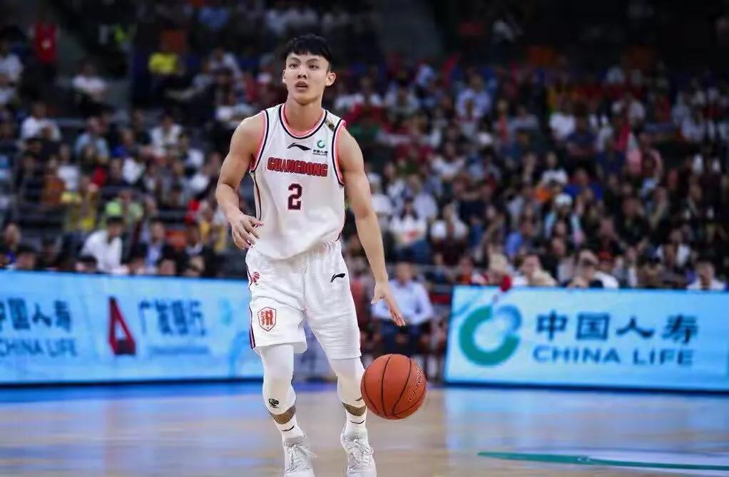 徐杰那么矮为什么还能打cba,cba辽粤大战徐杰为什么吼郭艾伦