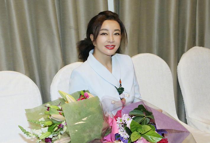 刘晓庆70岁无美颜,67岁刘晓庆高调庆生