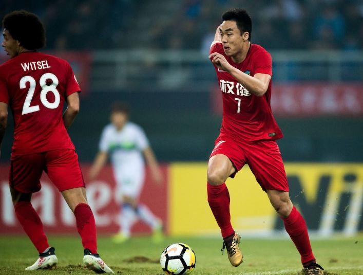 运动员为什么要进100多度的冷冻箱,足球运动员进入液氮