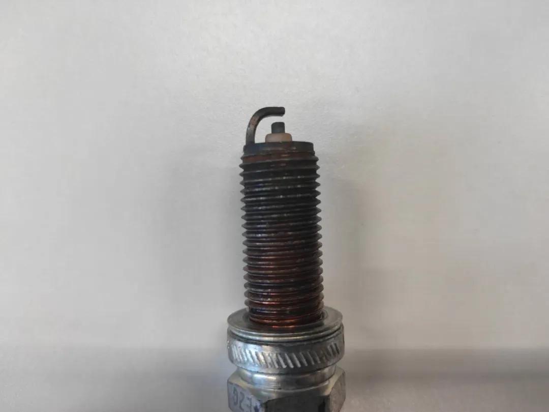 火花塞换了油耗会低么,10万公里不换火花塞有什么影响