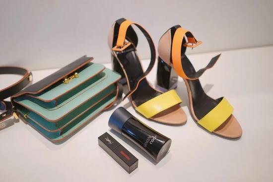 你以为1万块的迪奥很好穿?真的没有