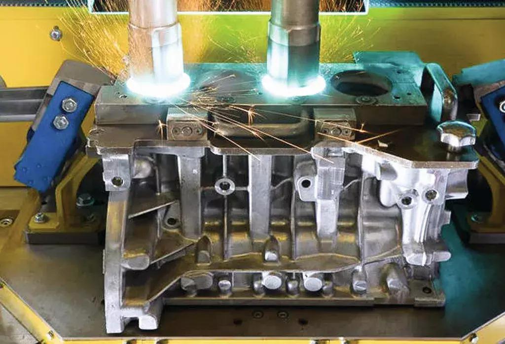 宝马5系第七代g30的性能,宝马5系g38跟f10驾驶感受