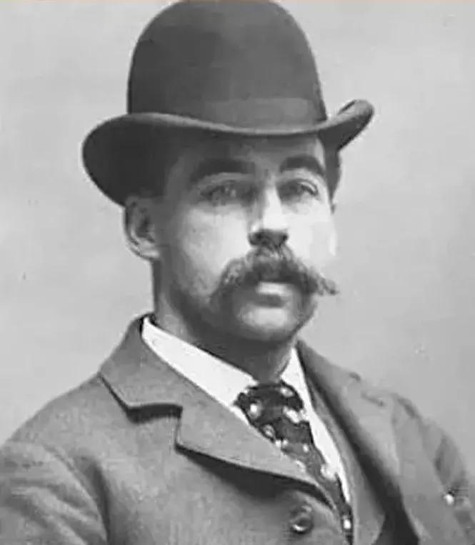 20岁嫩模被公开拍卖30万,暗网究竟有多脏?