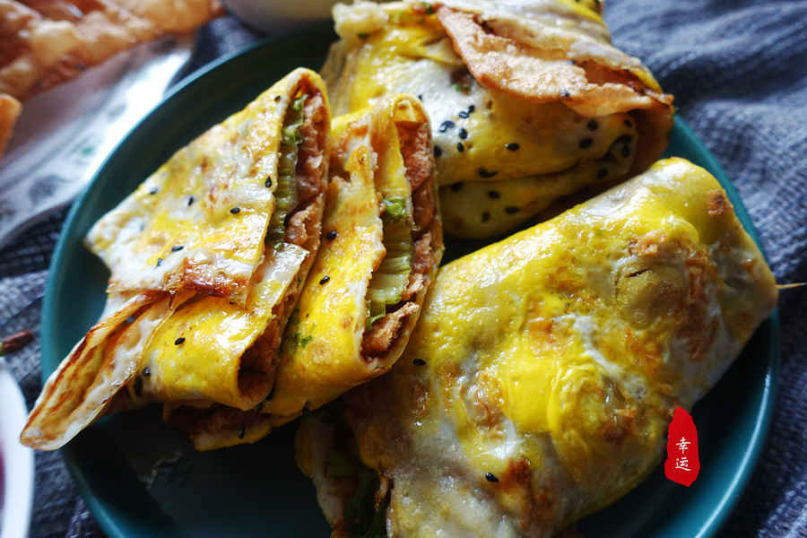 家庭简易版煎饼果子很美味呦,煎饼的做法家庭版薄脆