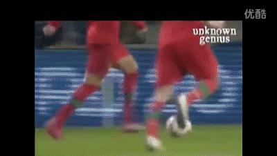 球王也假摔？盘点C罗假摔