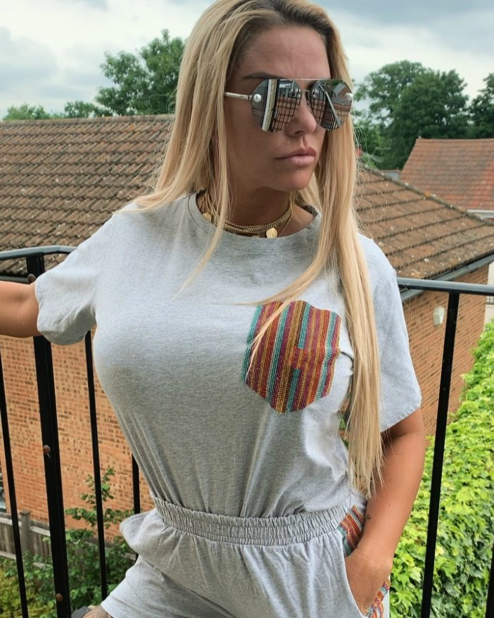 约会时整容线突然崩开，英国网红前男友回踩，给前女友表现打1分