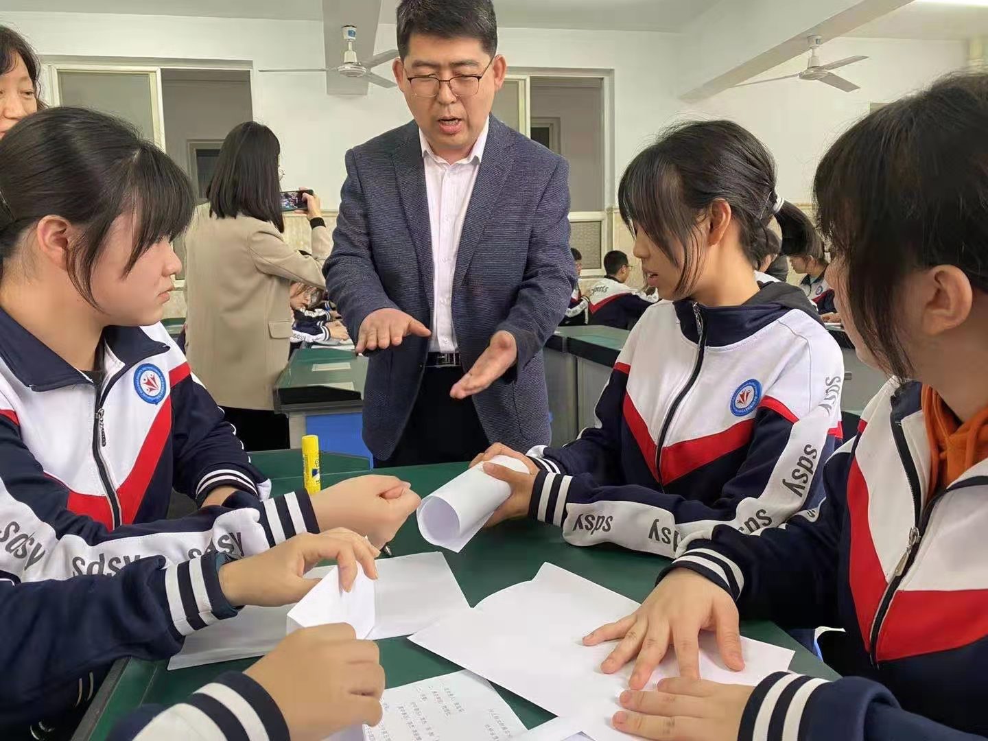 河北师大附属实验中学举办学生科普周活动